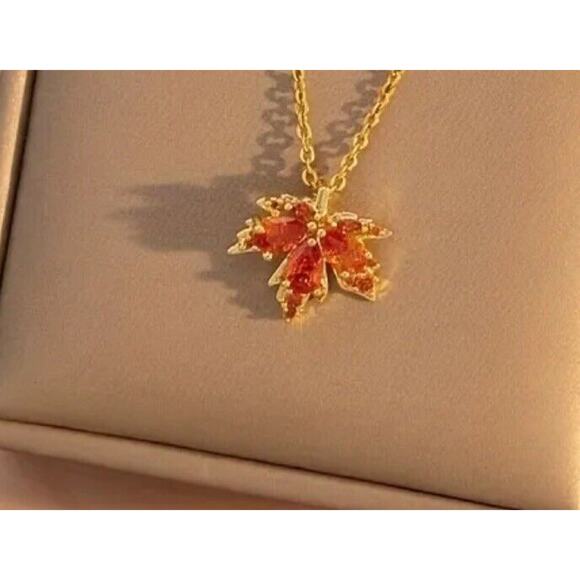 18K Gold Plated Maple Leaf Pendant Necklace Chic Floral Style Fashion Style NEW - Picture 8 of 9